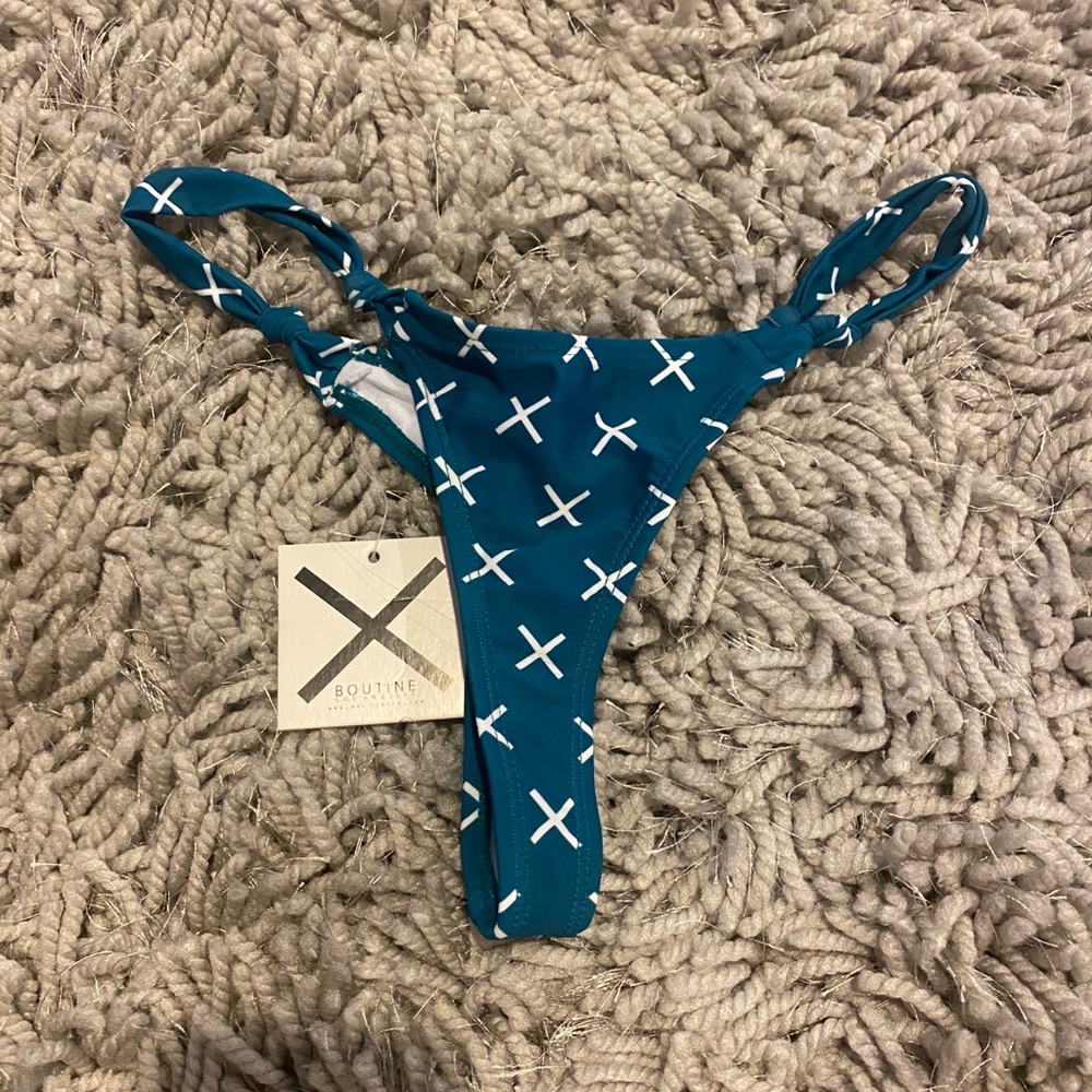 boutine la twist bottoms